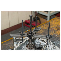 Nástroj pro oddělování kárterů motoru, BIKESERVICE
